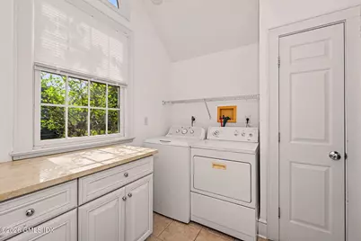 1031 North Street, Greenwich, CT 06831 - Photo 9