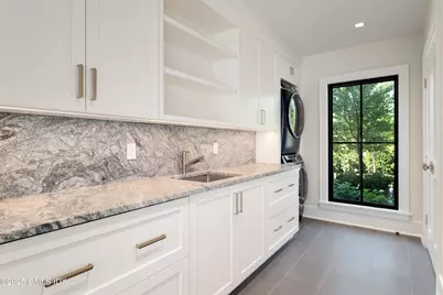 7 Parsonage Road, Greenwich, CT 06830 - Photo 11