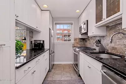 128 Putnam Park #128, Greenwich, CT 06830 - Photo 7
