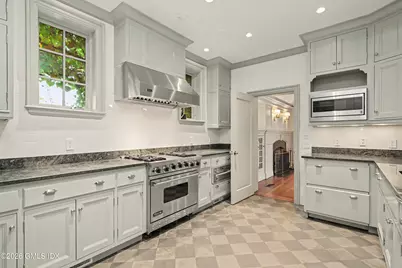 183 E Putnam Avenue #Carriage House, Greenwich, CT 06830 - Photo 11