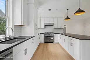 15 Shorelands Pl, Old Greenwich, CT 06870 - Photo 9