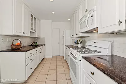 1 Putnam Hill #3C, Greenwich, CT 06830 - Photo 9
