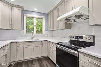 6 Halsey Drive, Old Greenwich, CT 06870 - Photo 3