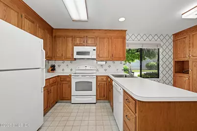 502 W Lyon Farm Drive #502, Greenwich, CT 06831 - Photo 7