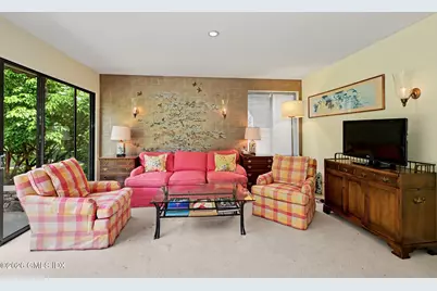 502 W Lyon Farm Drive #502, Greenwich, CT 06831 - Photo 5