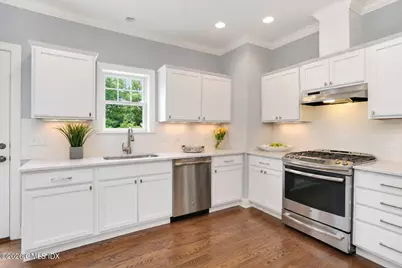 8 View Street #7, Greenwich, CT 06830 - Photo 7