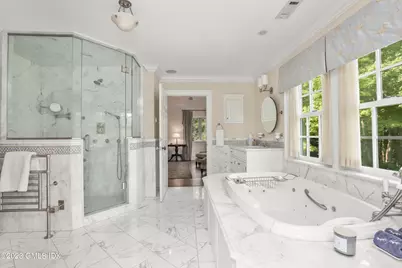 27 Locust Road, Greenwich, CT 06831 - Photo 15