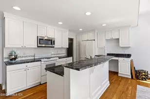 138 N Water St, Greenwich, CT 06830 - Photo 5