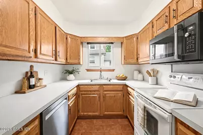 83 Columbus Place #APT A, Stamford, CT 06907 - Photo 3