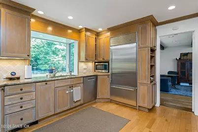 18 Cornelia Drive, Greenwich, CT 06830 - Photo 7