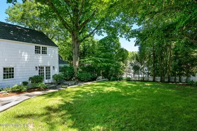 18 Owenoke Way, Greenwich, CT 06878 - Photo 3