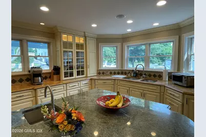34 Suburban Avenue, Greenwich, CT 06807 - Photo 5