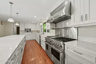 94 Londonderry Drive, Greenwich, CT 06830 - Photo 19