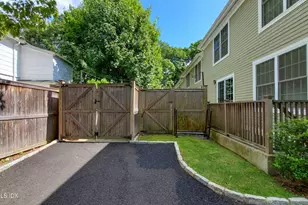 32 Cliff Ave, Greenwich, CT 06830 - Photo 29
