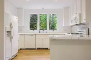 14 Grove Ln, Greenwich, CT 06831 - Photo 11