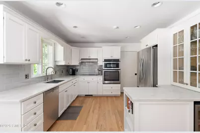 31 N Hawthorne Street, Greenwich, CT 06831 - Photo 11