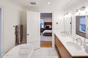 25 Woodland Dr, Greenwich, CT 06830 - Photo 13