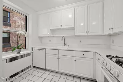25 W Elm Street #37, Greenwich, CT 06830 - Photo 9