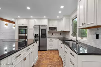2 Choctaw Lane, Greenwich, CT 06831 - Photo 9