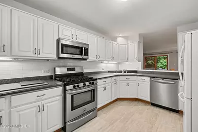 453 E Putnam Avenue #4G, Greenwich, CT 06807 - Photo 5