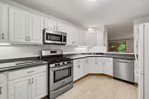 453 E Putnam Ave, Greenwich, CT 06807 - Photo 5