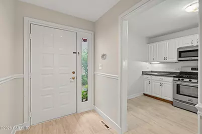 453 E Putnam Avenue #4G, Greenwich, CT 06807 - Photo 3