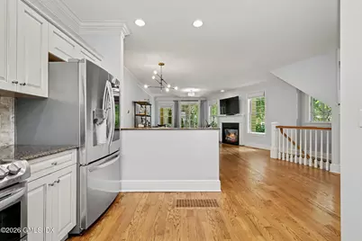 32 Reynolds Place #B, Greenwich, CT 06830 - Photo 11