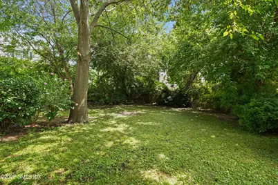 16 W Church Street, Greenwich, CT 06830 - Photo 45