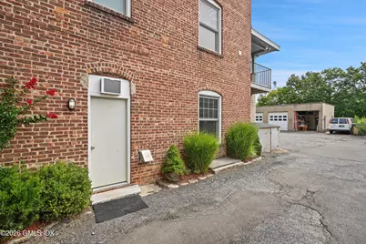 311 Hamilton Avenue #Right, Greenwich, CT 06830 - Photo 3