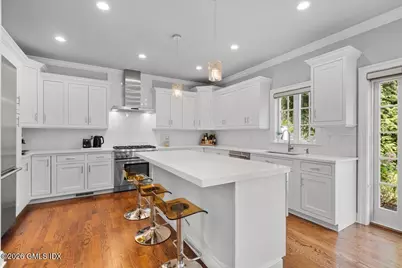 16 Hawthorne Street #A, Greenwich, CT 06831 - Photo 5