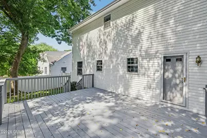 12 Stuart Drive, Old Greenwich, CT 06870 - Photo 17