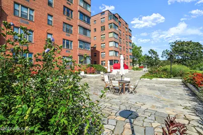 40 W Elm Street #2M, Greenwich, CT 06830 - Photo 21