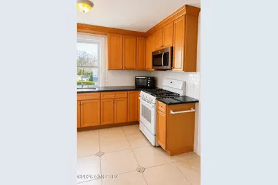 7 Smith Street Sou #2, Greenwich, CT 06830 - Photo 3