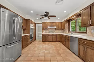 9 Fox Hollow Ln, Greenwich, CT 06807 - Photo 9