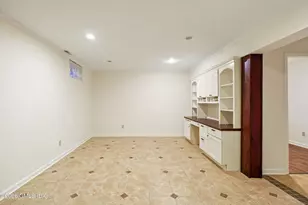 8 Greenwich Hills Dr, Greenwich, CT 06831 - Photo 17