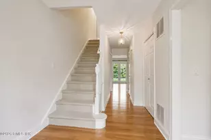 8 Greenwich Hills Dr, Greenwich, CT 06831 - Photo 3