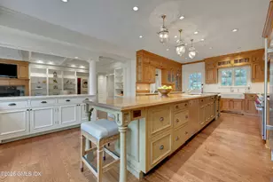 12 Hedgerow Ln, Greenwich, CT 06831 - Photo 9