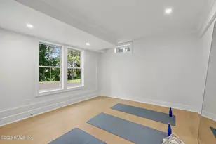 8 Somerset Ln, Greenwich, CT 06878 - Photo 29