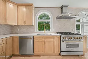 88 Indian Field Rd, Greenwich, CT 06830 - Photo 11
