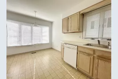 32 Decatur Street #2, Greenwich, CT 06807 - Photo 3