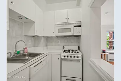 25 W Elm Street #APT 21, Greenwich, CT 06830 - Photo 9