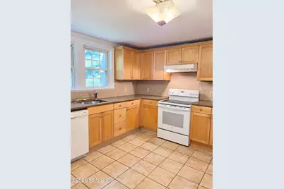 32 Fox Lane #B, Greenwich, CT 06830 - Photo 3