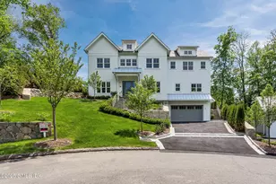 10 Lakeview Dr, Greenwich, CT 06878 - Photo 1