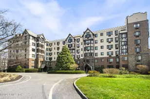 47 Lafayette Pl, Greenwich, CT 06830 - Photo 1