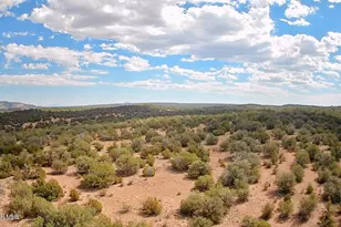 56950 N Shadow Mountain Pkwy, Seligman, AZ 86337 - Photo 1