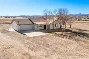 2725 W Bayberry Dr, Paulden, AZ 86334 - Photo 3