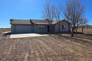 2725 W Bayberry Dr, Paulden, AZ 86334 - Photo 1