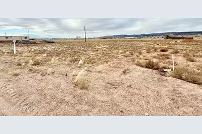 360 W Hawaii Road, Paulden, AZ 86334 - Photo 9