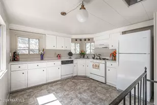 1694 White Oak Cir, Prescott, AZ 86305 - Photo 9