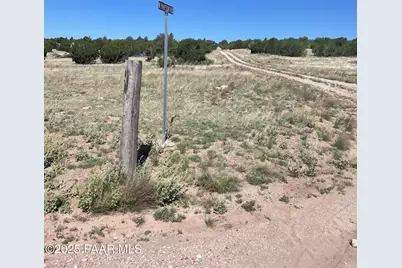 37925 W Raptor Road, Seligman, AZ 86337 - Photo 7